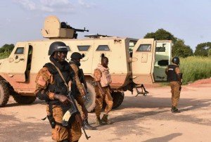 Unidades militares a las puertas de Ouagadougou Foto: Sia Kambou/AFP