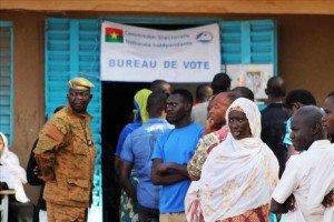 Waiting to vote. Photo: Olympia de Marismón