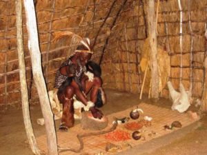 Un sanador africano. Foto: yvespia.perso.neuf.fr/afriquesud.htm