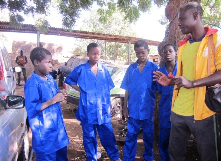 Tond pusda yam bark wusogo yam sen sake mwa tond boola (*)